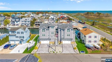 Welcome to your dream waterfront retreat in the heart of - photo 6