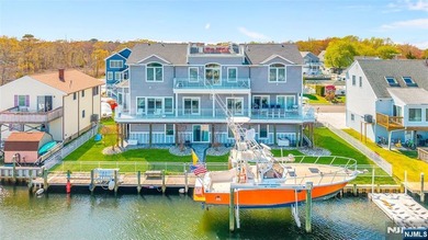 Welcome to your dream waterfront retreat in the heart of - photo 8
