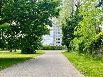 Nestled at the western end of Willow Lane in North Portsmouth - photo 1
