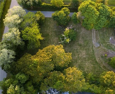 Nestled at the western end of Willow Lane in North Portsmouth - photo 4