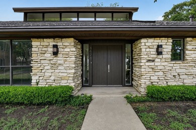 Experience the pinnacle of lakeside neighborhood living in this - photo 4