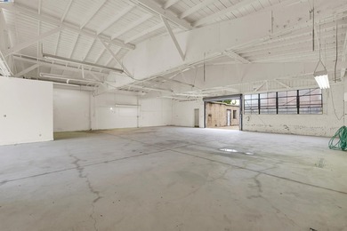 Excellent opportunity to own a versatile commercial property - photo 5