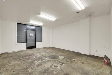 Excellent opportunity to own a versatile commercial property - photo 9