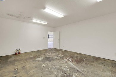 Excellent opportunity to own a versatile commercial property - photo 10