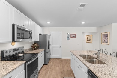 Welcome to this meticulously maintained 3-bedroom, 2-bath home - photo 4