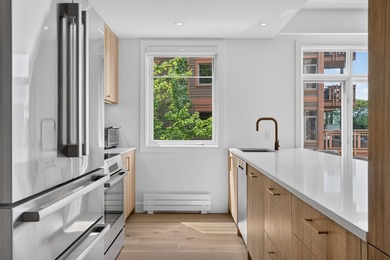 A rare opportunity in Tremblant. Fully renovated condo located - photo 11