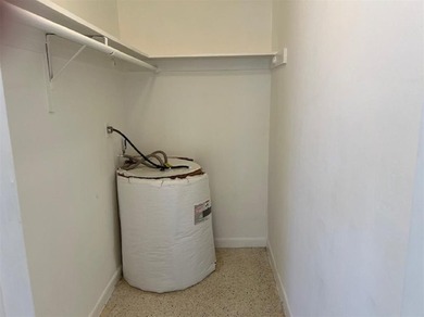 THIS IS A GREAT ONE BEDROOM ONE BATH UPSTAIRS APARTMENT. NEWER - photo 12
