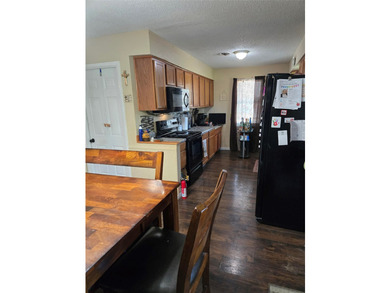 Nestled on a generous lot in an established Dallas neighborhood - photo 8