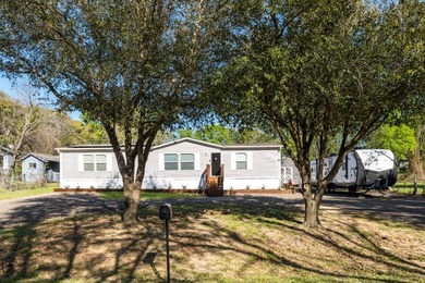 Charming 3-bedroom, 2-bath home located in the highly desirable - photo 3