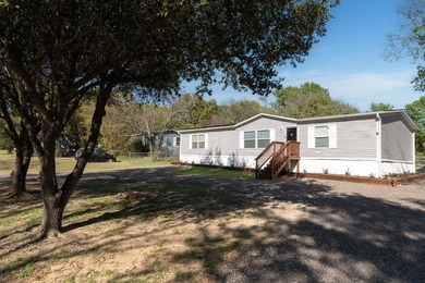 Charming 3-bedroom, 2-bath home located in the highly desirable - photo 4
