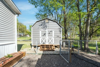 Charming 3-bedroom, 2-bath home located in the highly desirable - photo 6