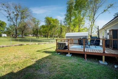 Charming 3-bedroom, 2-bath home located in the highly desirable - photo 9