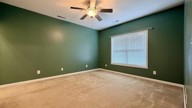 Vacant and completely move-in ready, this exceptional top-floor - photo 11