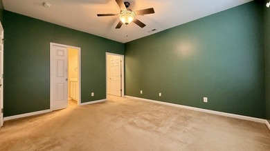 Vacant and completely move-in ready, this exceptional top-floor - photo 12