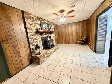 Charming 3-bedroom, 1.5-bath home with Pergo wood and tile - photo 13