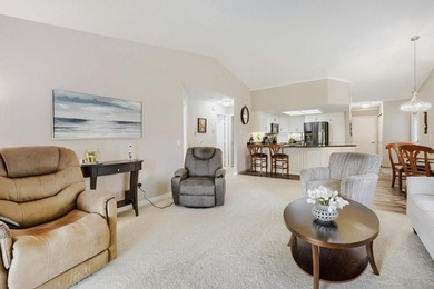 Rare end-unit, one-level townhome on Castlewood Golf Course - photo 15