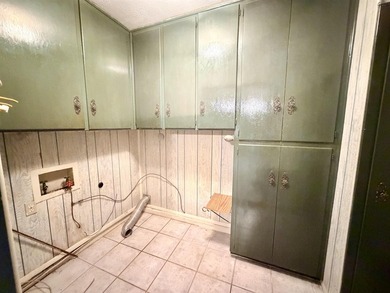 Charming 3-bedroom, 1.5-bath home with Pergo wood and tile - photo 15