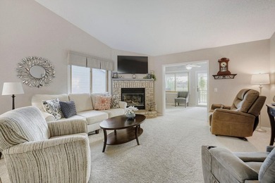 Rare end-unit, one-level townhome on Castlewood Golf Course - photo 16
