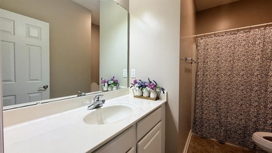 Vacant and completely move-in ready, this exceptional top-floor - photo 20