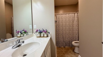 Vacant and completely move-in ready, this exceptional top-floor - photo 21