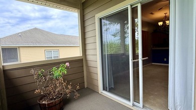 Vacant and completely move-in ready, this exceptional top-floor - photo 23