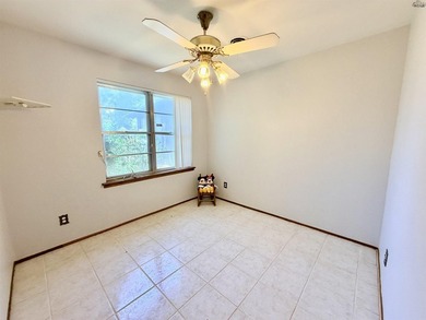 Charming 3-bedroom, 1.5-bath home with Pergo wood and tile - photo 23