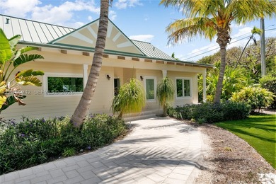 Set along prestigious Millionaire's Row in Tavernier, 88835 Old - photo 4