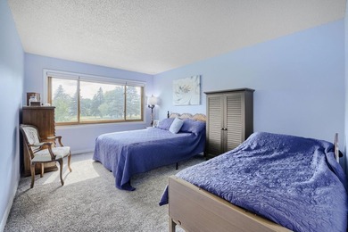 Rare end-unit, one-level townhome on Castlewood Golf Course - photo 25