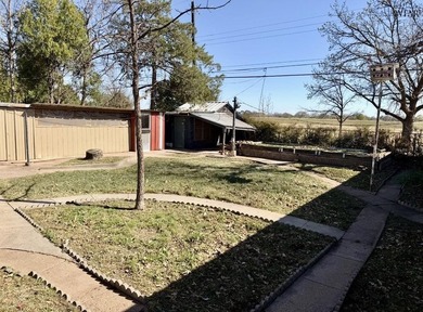 Charming 3-bedroom, 1.5-bath home with Pergo wood and tile - photo 27