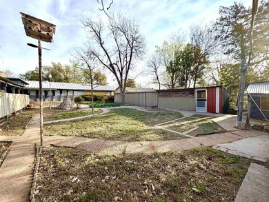 Charming 3-bedroom, 1.5-bath home with Pergo wood and tile - photo 28