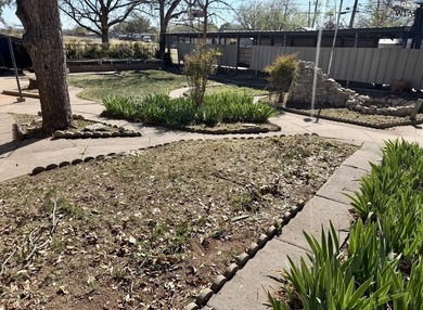Charming 3-bedroom, 1.5-bath home with Pergo wood and tile - photo 30