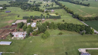 Welcome to 575 Moody Pike where Southern charm meets historic - photo 8