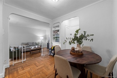 Bright top-floor 2-bedroom co-op for sale in Norwood, Bronx - photo 2