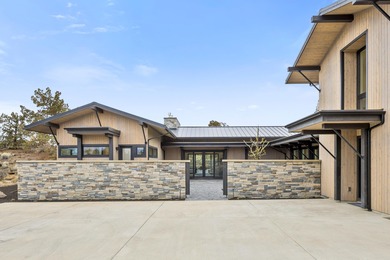 Welcome to refined modern farmhouse living in this stunning - photo 3