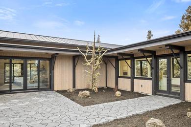 Welcome to refined modern farmhouse living in this stunning - photo 4