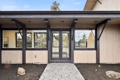 Welcome to refined modern farmhouse living in this stunning - photo 5