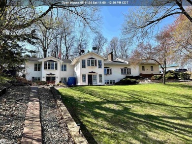 Holiday Lake Home For Sale in Brooklyn Iowa