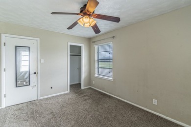 Well-maintained 3-bedroom, 2-bath home situated on a spacious - photo 12