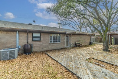 Well-maintained 3-bedroom, 2-bath home situated on a spacious - photo 23