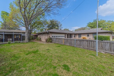 Well-maintained 3-bedroom, 2-bath home situated on a spacious - photo 24