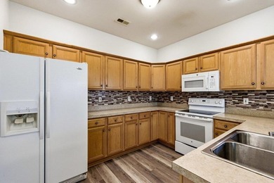 Check out this amazing 3 Bedroom 2 Bath Townhome End Unit. A - photo 2