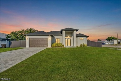 Welcome to this stunning newly built home in the heart of Cape - photo 2