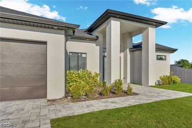 Welcome to this stunning newly built home in the heart of Cape - photo 6