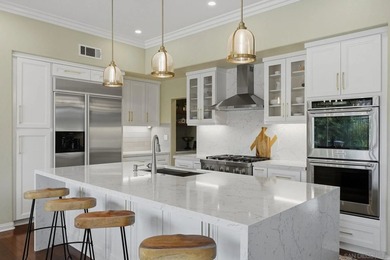 Spacious and beautifully appointed home in the highly desirable - photo 8