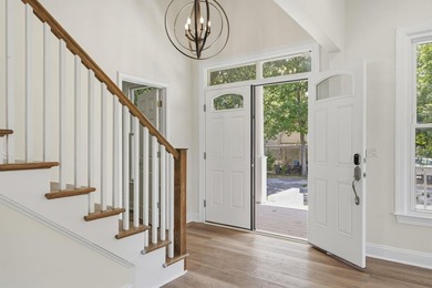 Welcome to 6700 N Kings Hwy, where coastal luxury meets timeless - photo 4