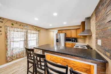 Welcome to this beautifully maintained 2-bedroom, 1-bath mobile - photo 9