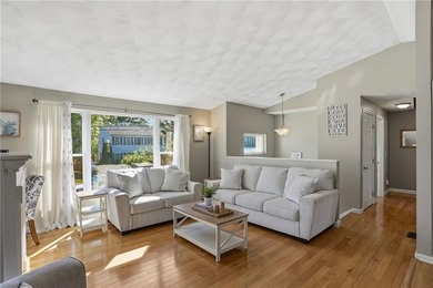 Welcome to this bright and inviting home in Warwick's desirable - photo 3