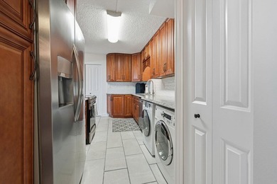 Fully renovated one-bedroom, one-bathroom condo in the Atlantis - photo 4