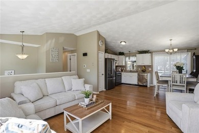 Welcome to this bright and inviting home in Warwick's desirable - photo 4