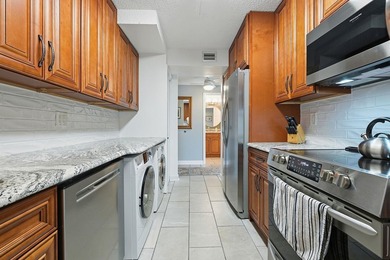 Fully renovated one-bedroom, one-bathroom condo in the Atlantis - photo 7